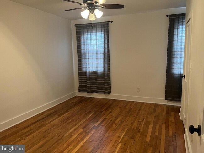 Photo - 1231 W 37th St