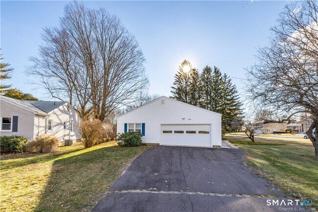 Photo - 129 W Ridge Dr