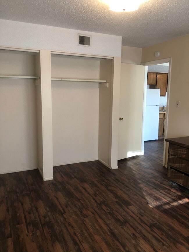 Courtyard Apartments