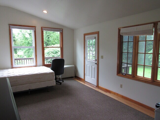 Photo - 480 Quigley Ave