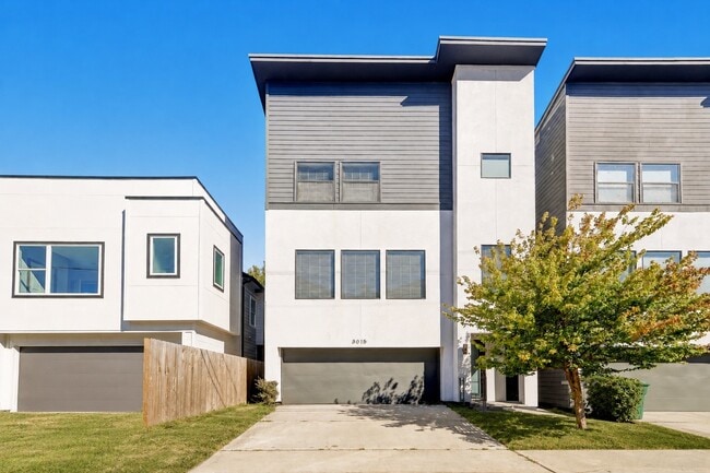 Building Photo - 3015 Gillespie St
