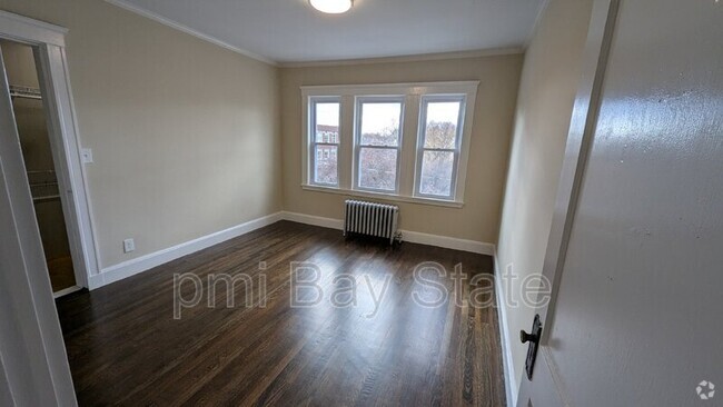 Building Photo - 650 Metropolitan Ave Unit Apt 6