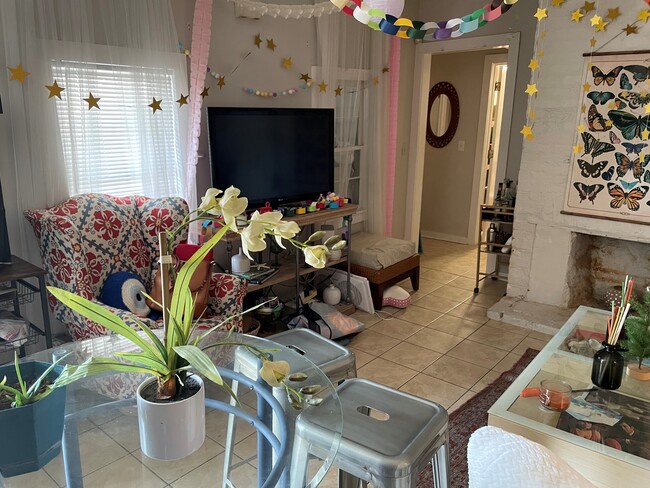 Living Room - 90 Morris St