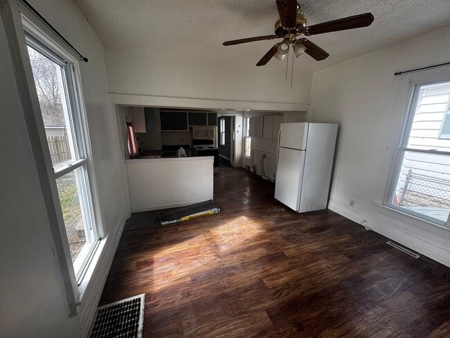 Photo - 3 bed/ 1.5 Bath