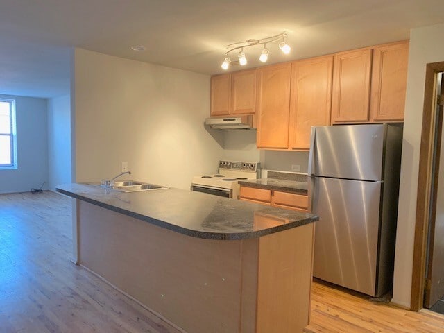 Building Photo - 3055 N Sheffield Ave Unit 3B