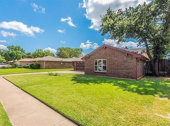 Photo - 304 Springridge Ln