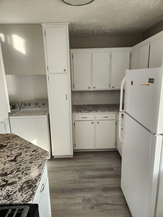 Photo - 3 bed, 2 bath, 1 car garage Newly remodeled with fenced backyard!