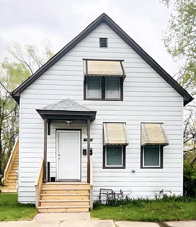 Building Photo - 14305 Irving Ave Unit 1