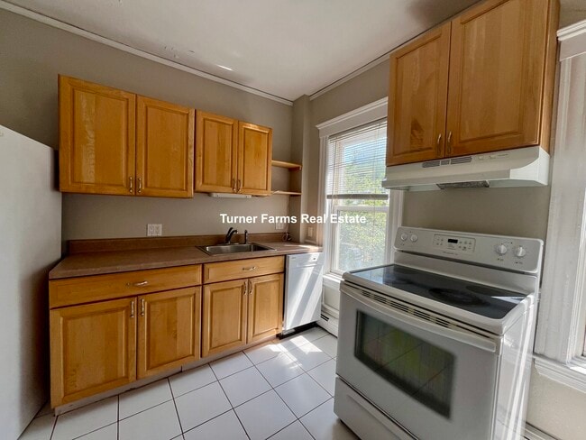 Building Photo - 8 Chapman Pl Unit 2 Rental
