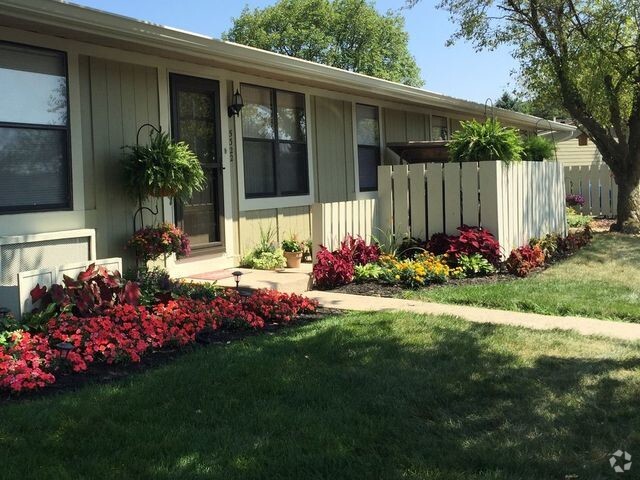 Patio area for one bedrooms - Oak Gardens Apartments