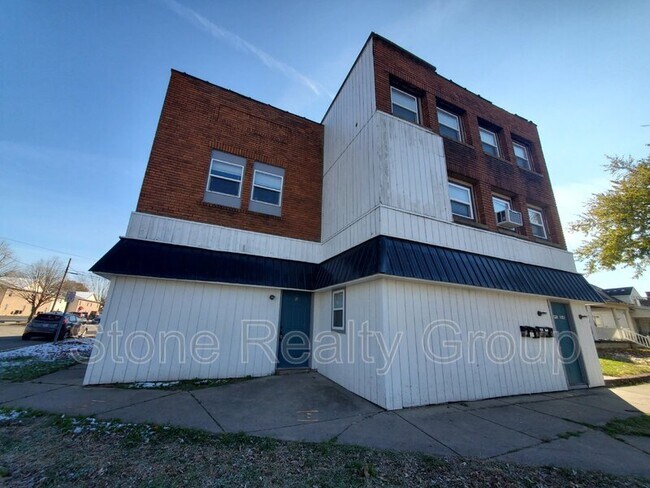 Building Photo - 2333 N 14th St Unit 4