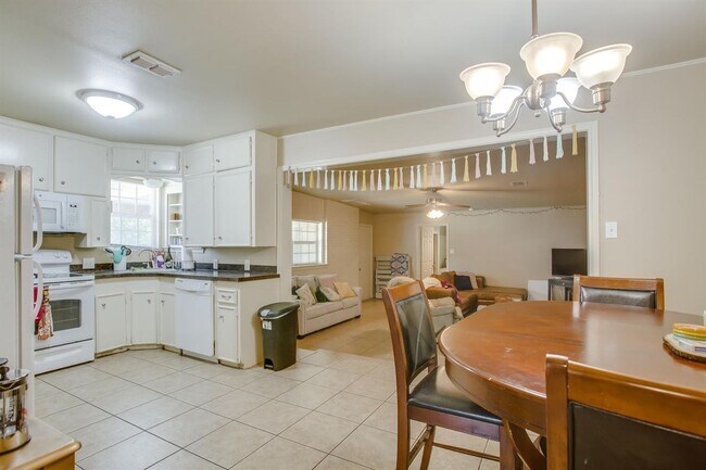 Photo - 3114 30th St Unidad Front