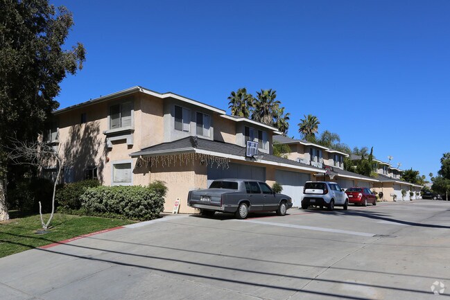 Photo - 8702-8718 Ildica St