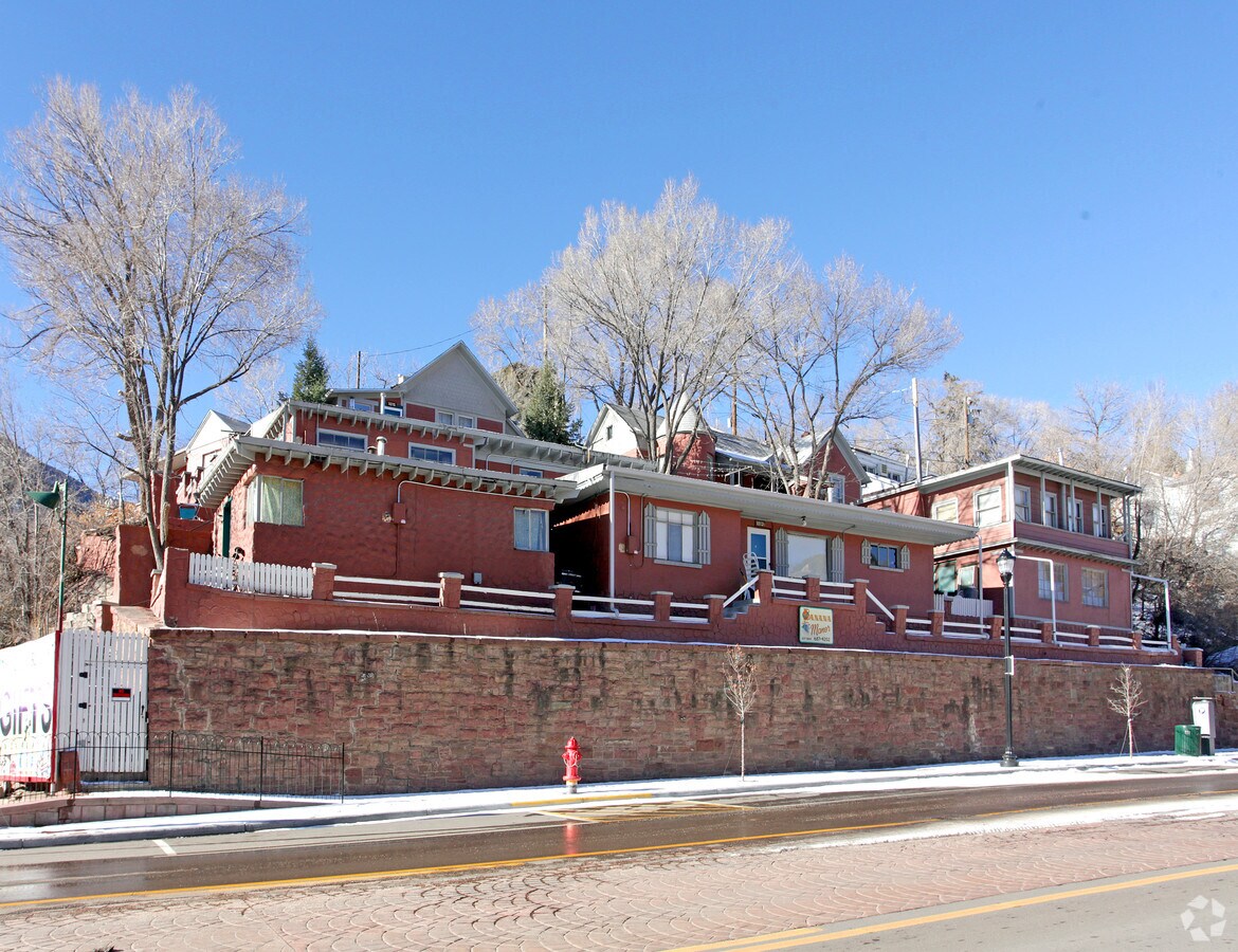 Photo - Banana Manor Apartments
