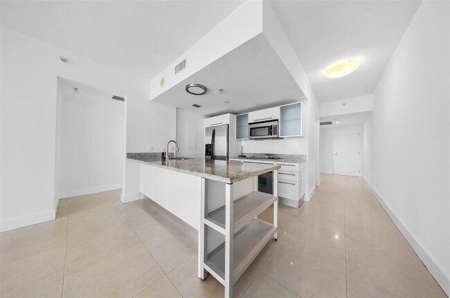 Photo - 185 SW 7th St Unidad 2302 Rental