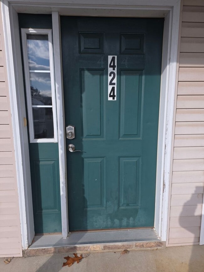 Photo - 3 Bedroom 2 1/2 bath ** End Unit** Townhome for Rent in Waynesboro