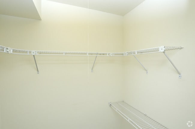 Studio - Walk-In Closet
