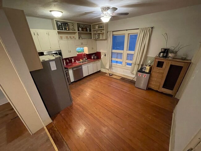 Photo - 2501 N Hughes Ave