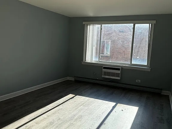 Building Photo - 672 W Sheridan Rd Unit A01C Rental
