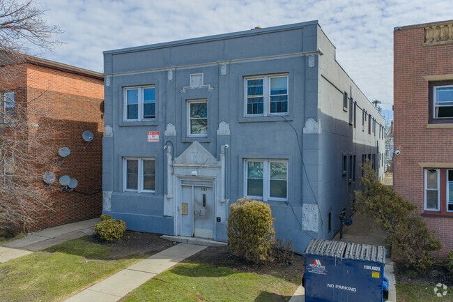 2425 Delaware Ave