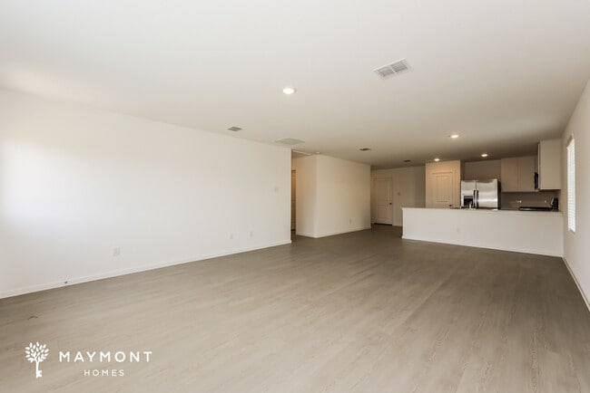 Photo - 1083 Neyland Dr