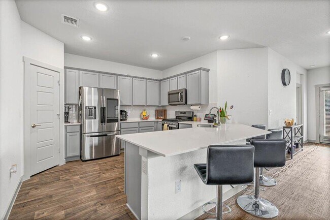 Photo - 3001 Egan Dr