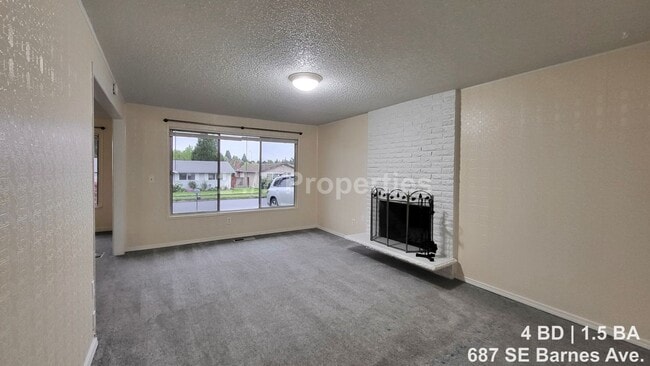 Photo - Comfortable 4 BD | 1.5 BA Home w/ Large Yard - Gresham