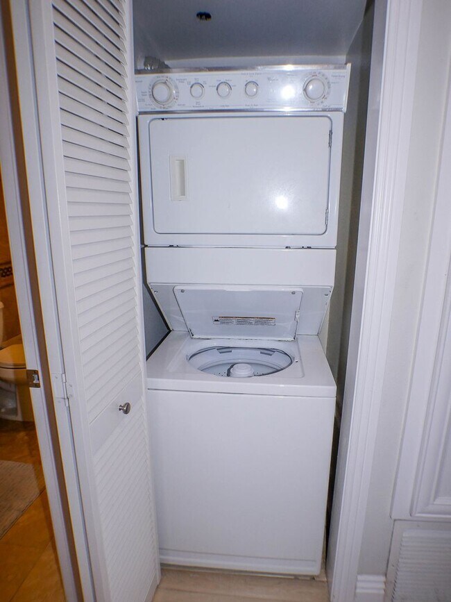 Photo - RARE Offering 2BD/2BA Furnished Condo of secured building in highly sought after Boutique Bella C... Unidad 305
