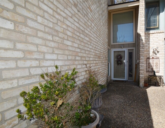 Photo - 323 E Main St