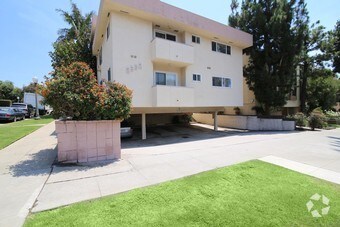 Photo - 2332 S Beverly Glen Blvd Apartments