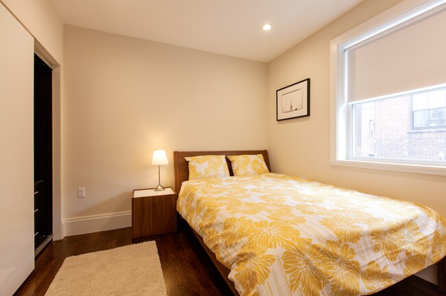 Photo - 18 E Springfield St