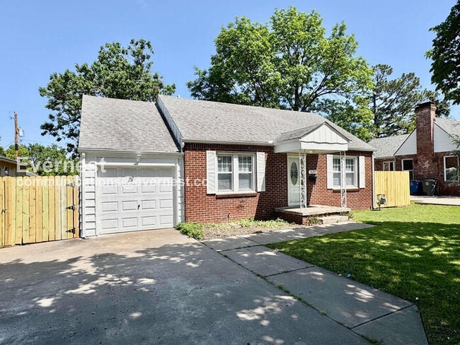 Photo - 1637 S Indianapolis Ave