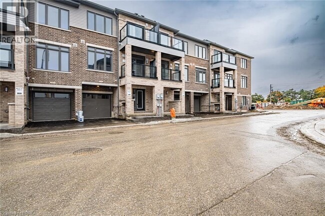 Photo - 585 Colborne St