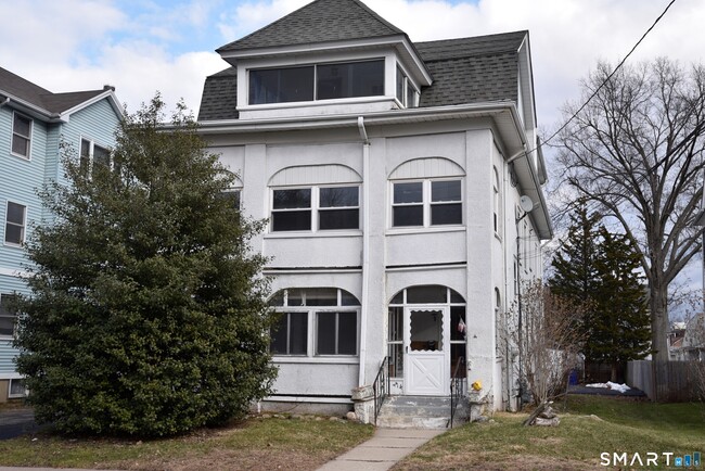 Building Photo - 214 N Quaker Ln