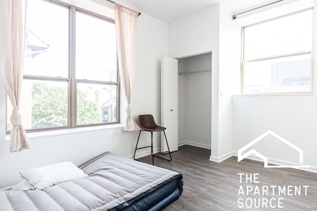 Photo - MASSIVE Loft-style condo-quality 2 Bed/2 ba IN UNIT LAUNDRY in Wrigley! Unit 402