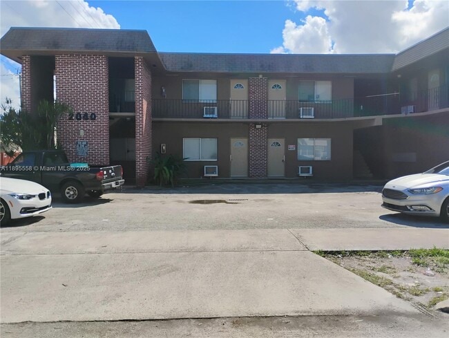 Building Photo - 2040 Funston St Unit 3