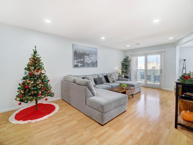 Building Photo - 8841 John F. Kennedy Blvd