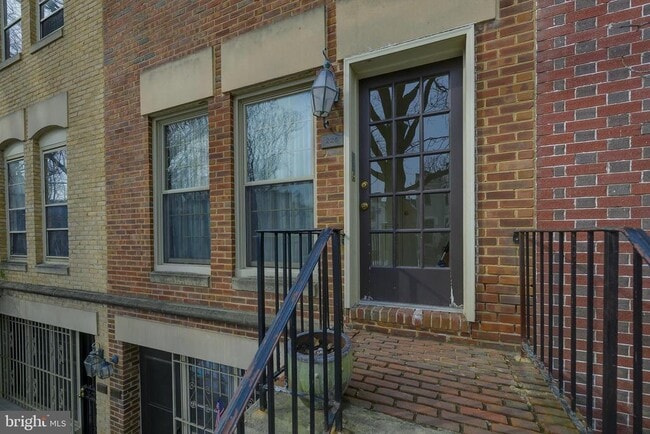 Photo - 226 3rd St NE