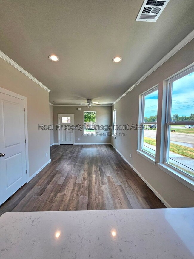 Photo - 730 S Weenonah Ave