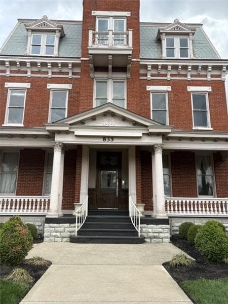 Building Photo - 835 York St