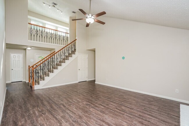 11918 Cottonwood Ln