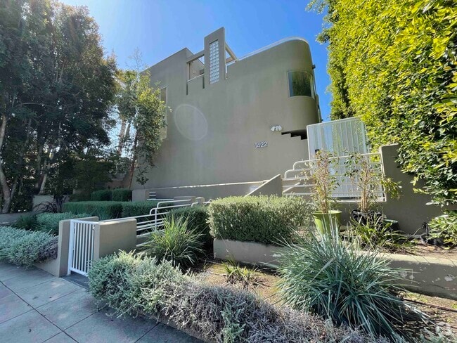 Building Photo - 1422 19th St Unit C Rental