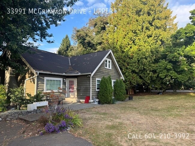 Building Photo - Large Upper Home Unit UPPER