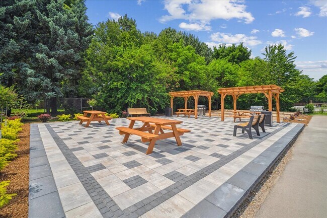 Photo - Edinburgh Manor Apartments