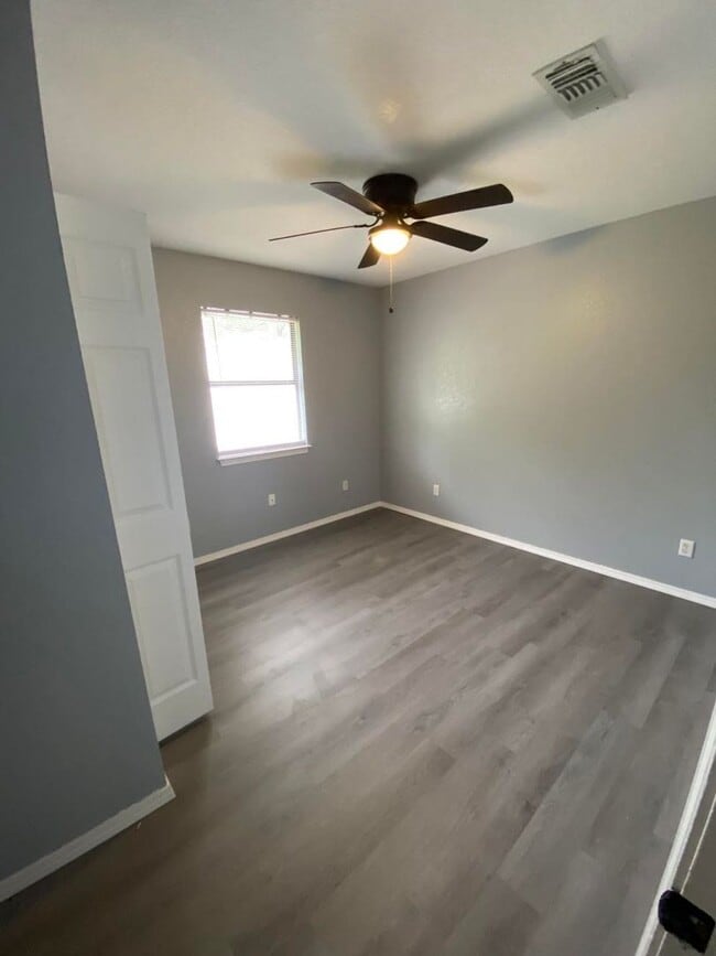 Photo - Madill OK Triplex 3/2 Unidad B