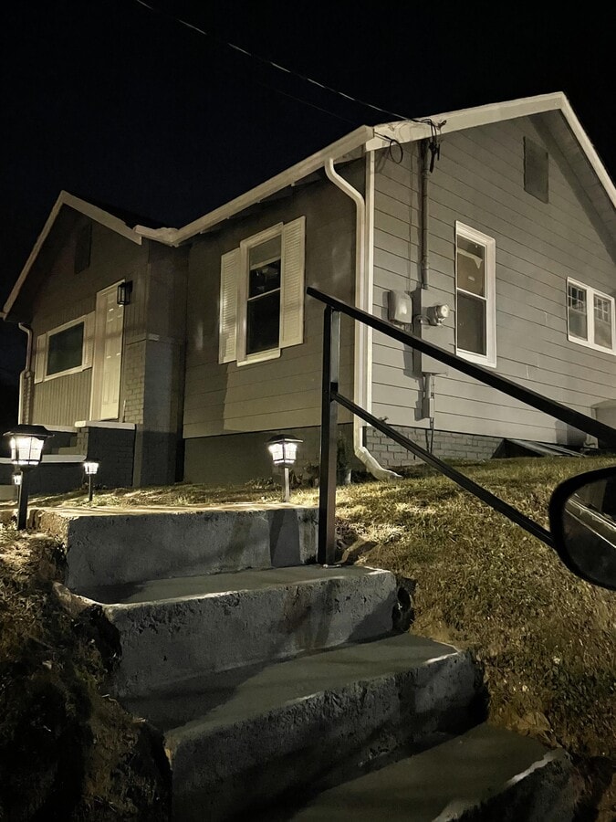 Photo - 3217 Through St