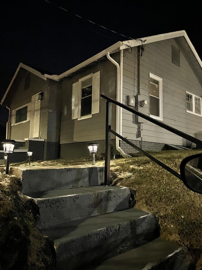 Building Photo - 3217 Through St