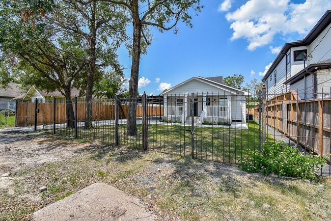 Photo - 2509 Terry St