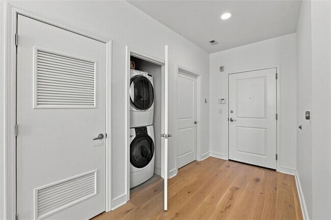 Photo - 950 W Peachtree St NW Unit 2009