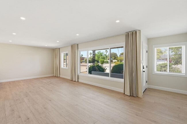 Photo - 6819 E Paradise Pkwy